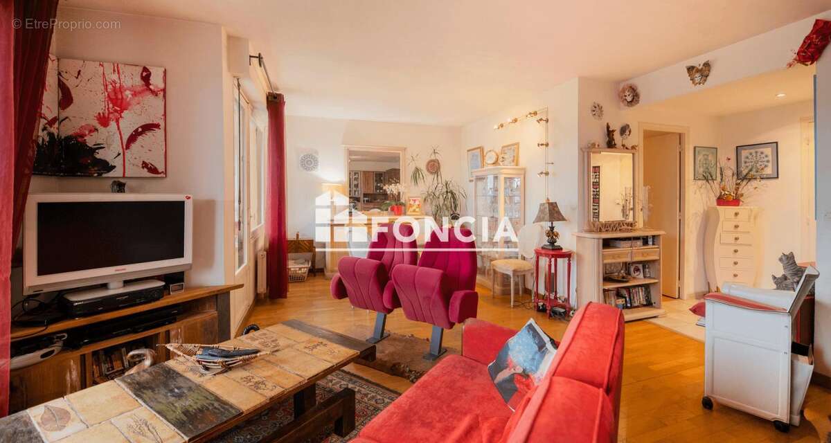 Appartement à LA CHAPELLE-SAINT-MESMIN