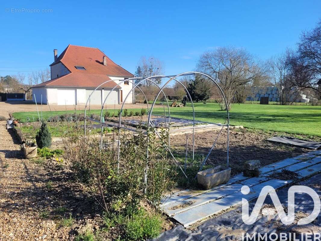 Maison 216 m² à Chambilly  - photo 5