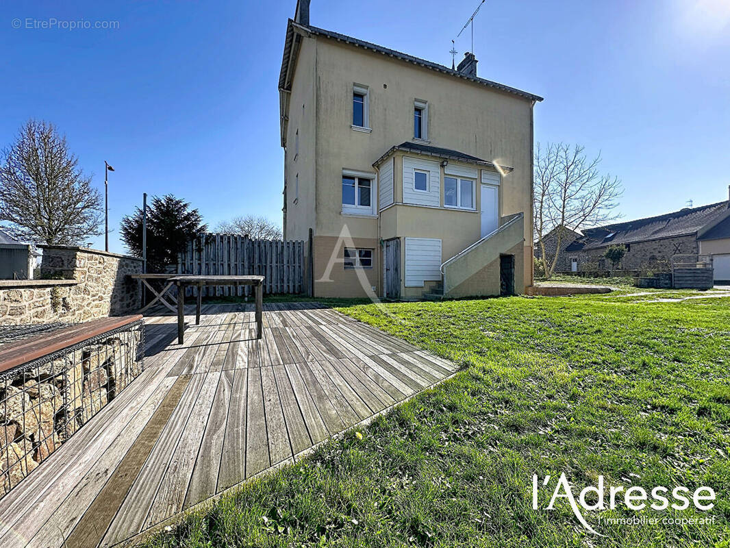 Maison à COMMER