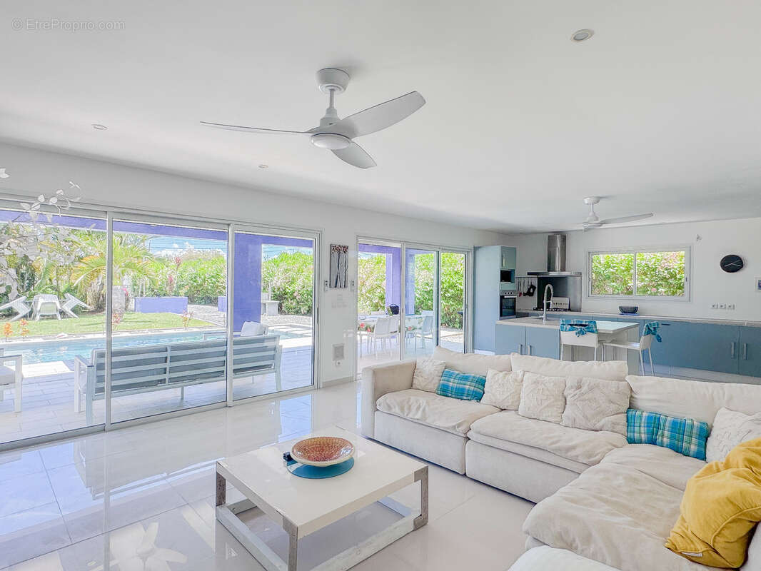 Villa avec bungalow indépendant, piscine et fort potentiel locatif à Saint-François - photo 6