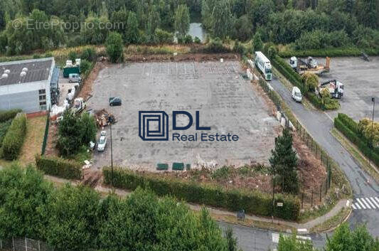 Terrain à LIEUSAINT