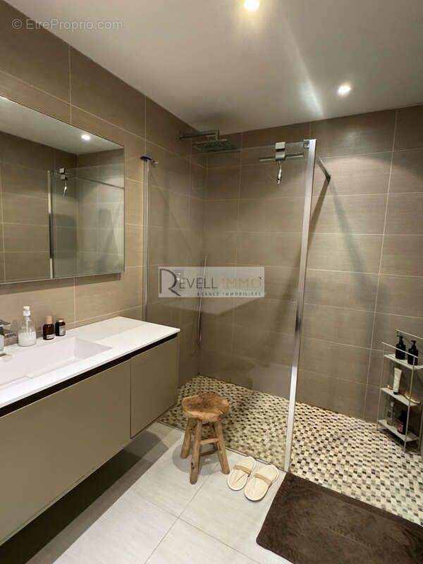 Appartement à SAINT-LAURENT-DU-VAR