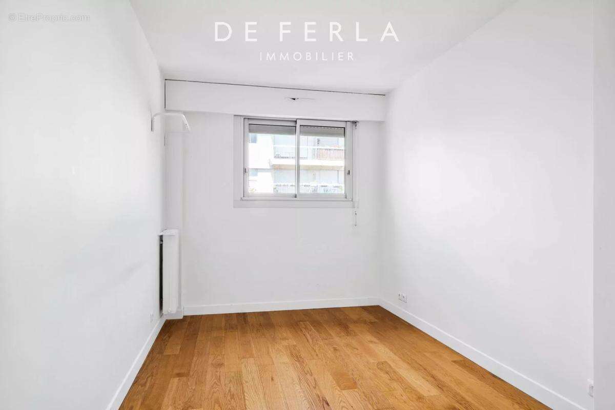 Paris XVᵉ – Appartement familial traversant avec doubles balcons et parking - photo 13