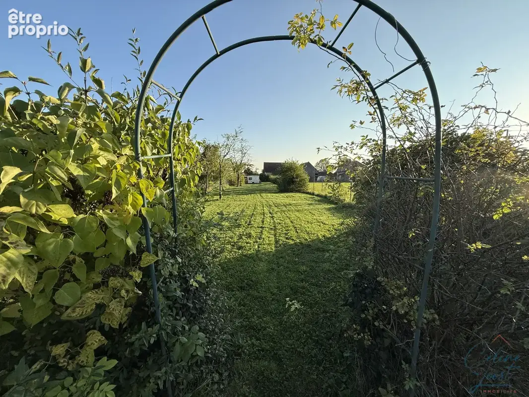 EXCLUSIF - Propriété composée d'une maison principale et de dépendances sur 15,17 ares - photo 2