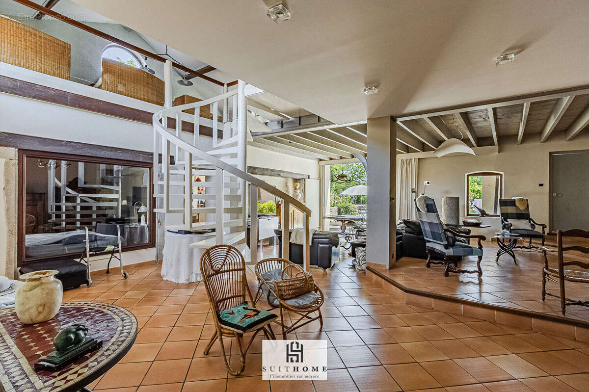 Demeure de charme avec jardin et piscine. - photo 3