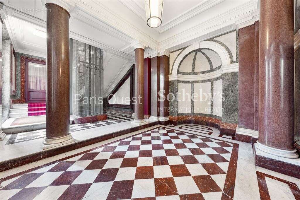 Appartement à PARIS-8E