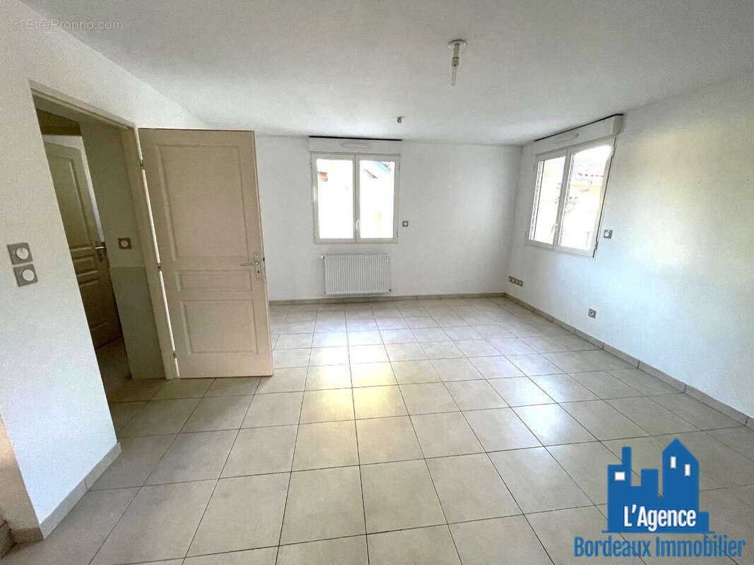 Appartement à CAMBLANES-ET-MEYNAC