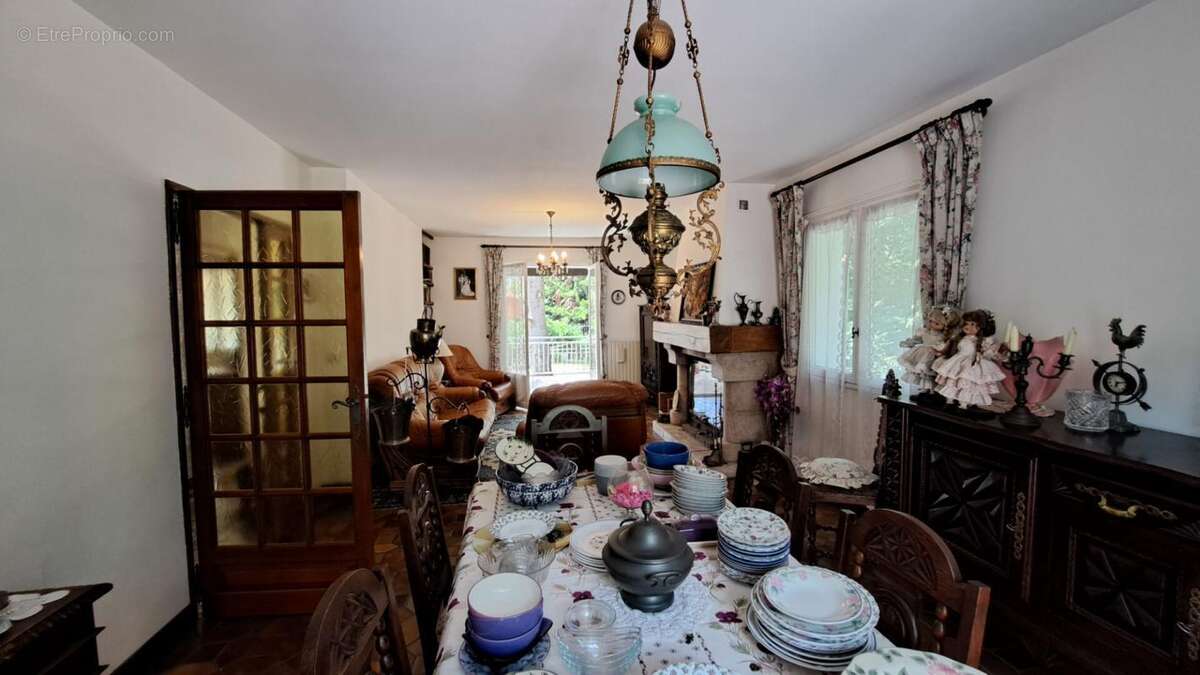 Maison à LE MESNIL-SAINT-DENIS