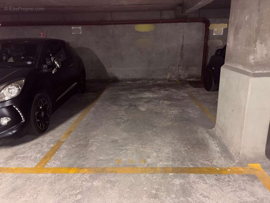 Parking 149 m² à Puteaux  - photo 4