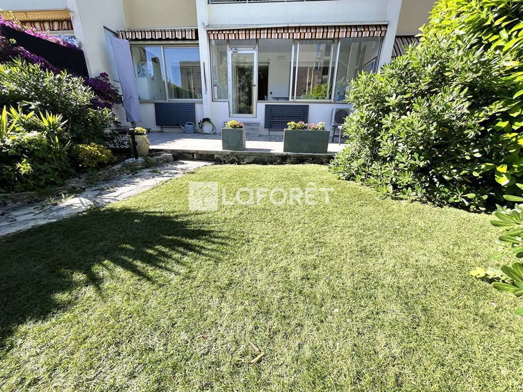 Appartement à SAINT-LAURENT-DU-VAR