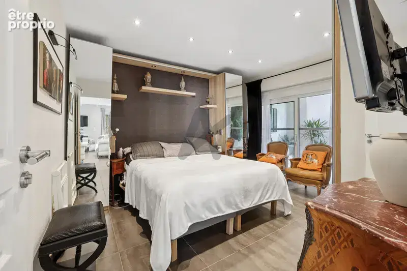 Champagne au Mont d’Or : maison familiale de 208 m2, 5 chambres, piscine, jardin paysager et terrasses. - photo 5