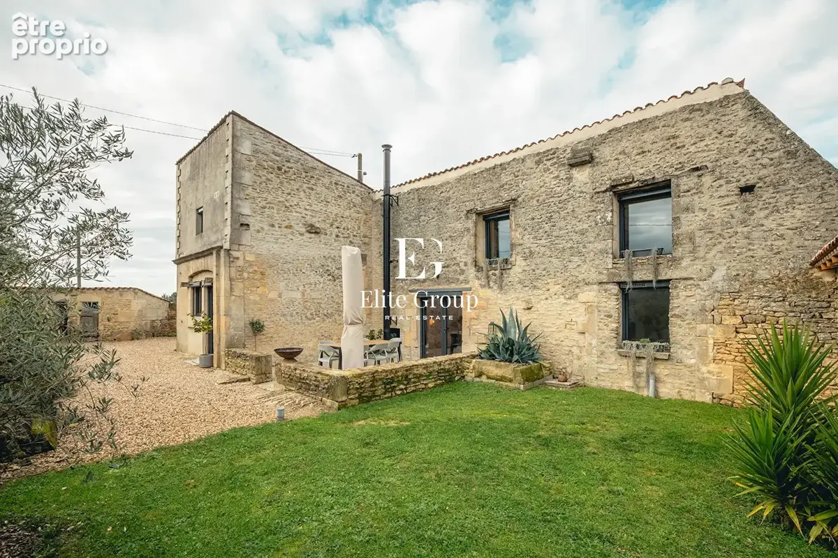 À vendre très belle maison en pierre à val de cognac - 5 pièces - 110 m2 - photo 1