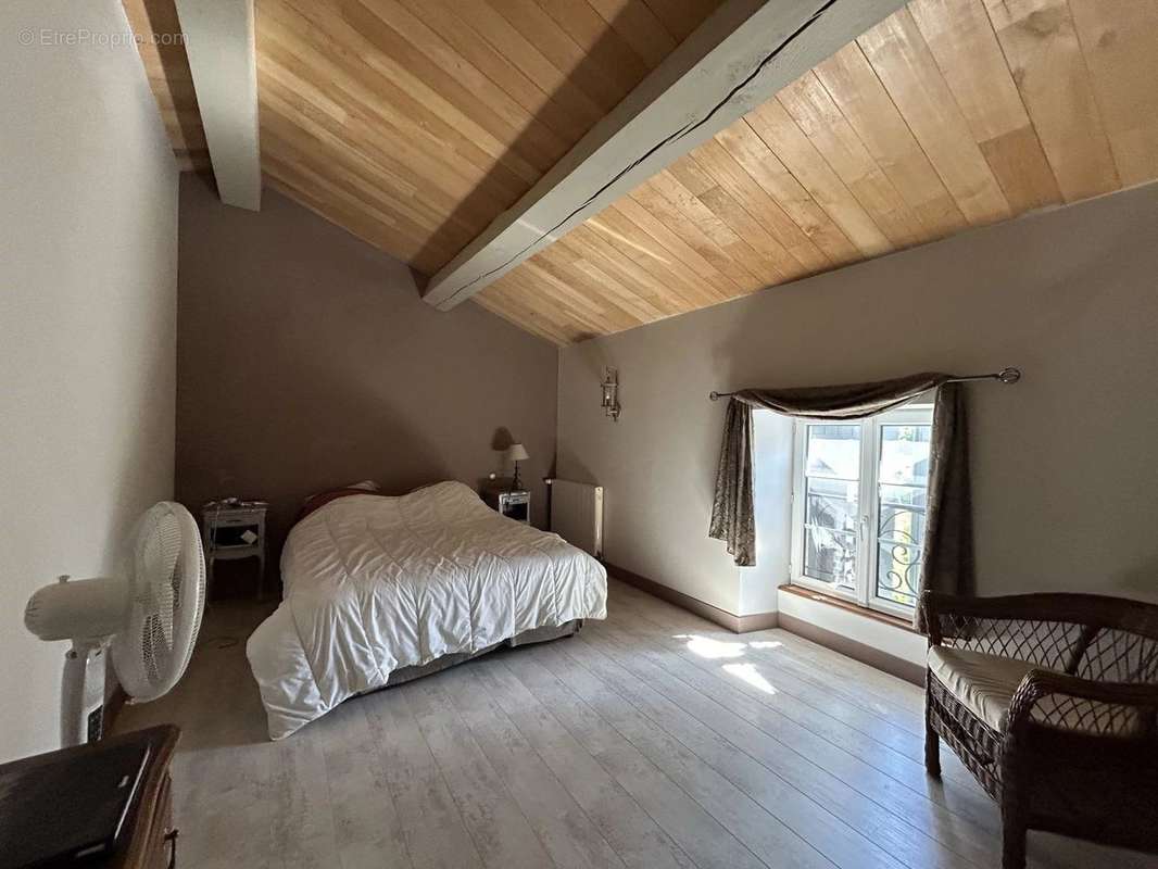 Maison à VILLENEUVE-LA-COMTESSE