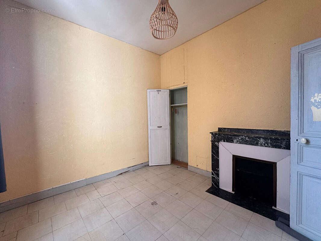 Ref : amesolaire - place carnot - appartement t3 bis - 2/3 chambres - cave - photo 9