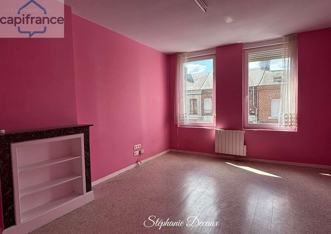 A VENDRE : Immeuble de caractère en plein cœur de Wignehies (59) – Place à votre imagination! - photo 8