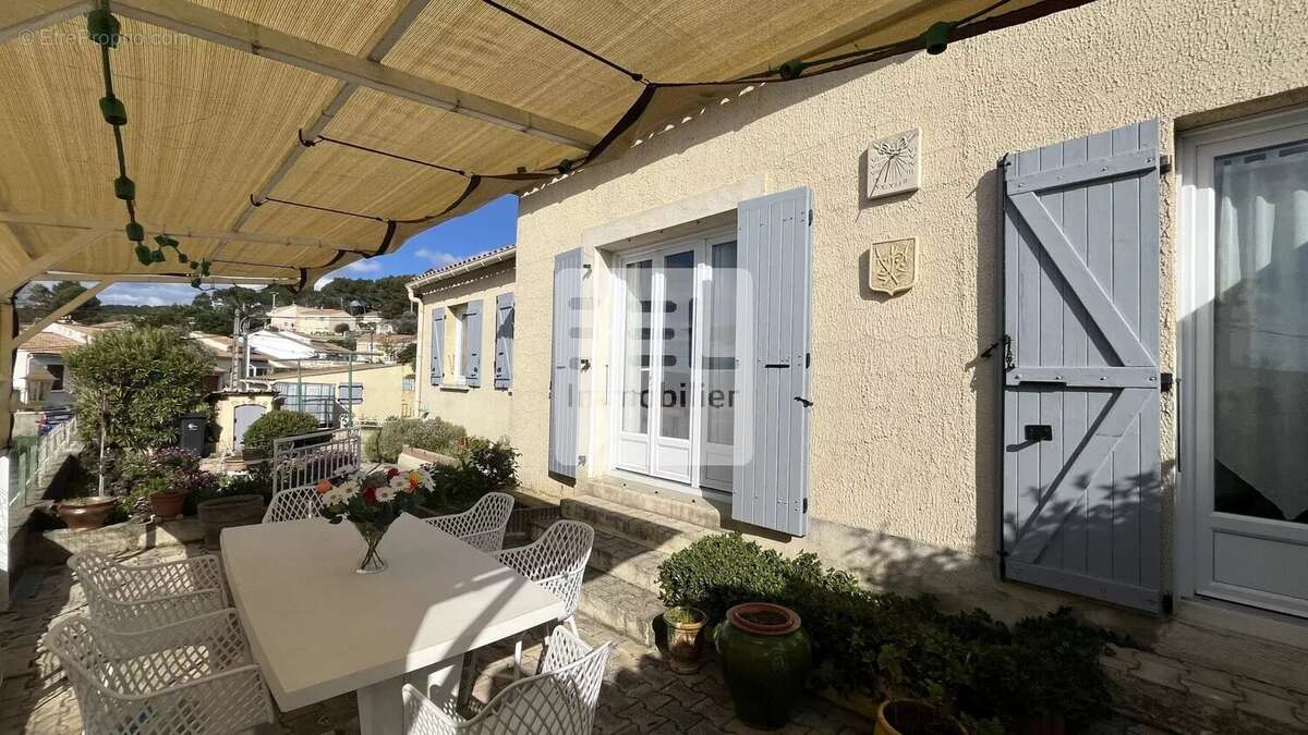 Maison à LAUDUN-L'ARDOISE