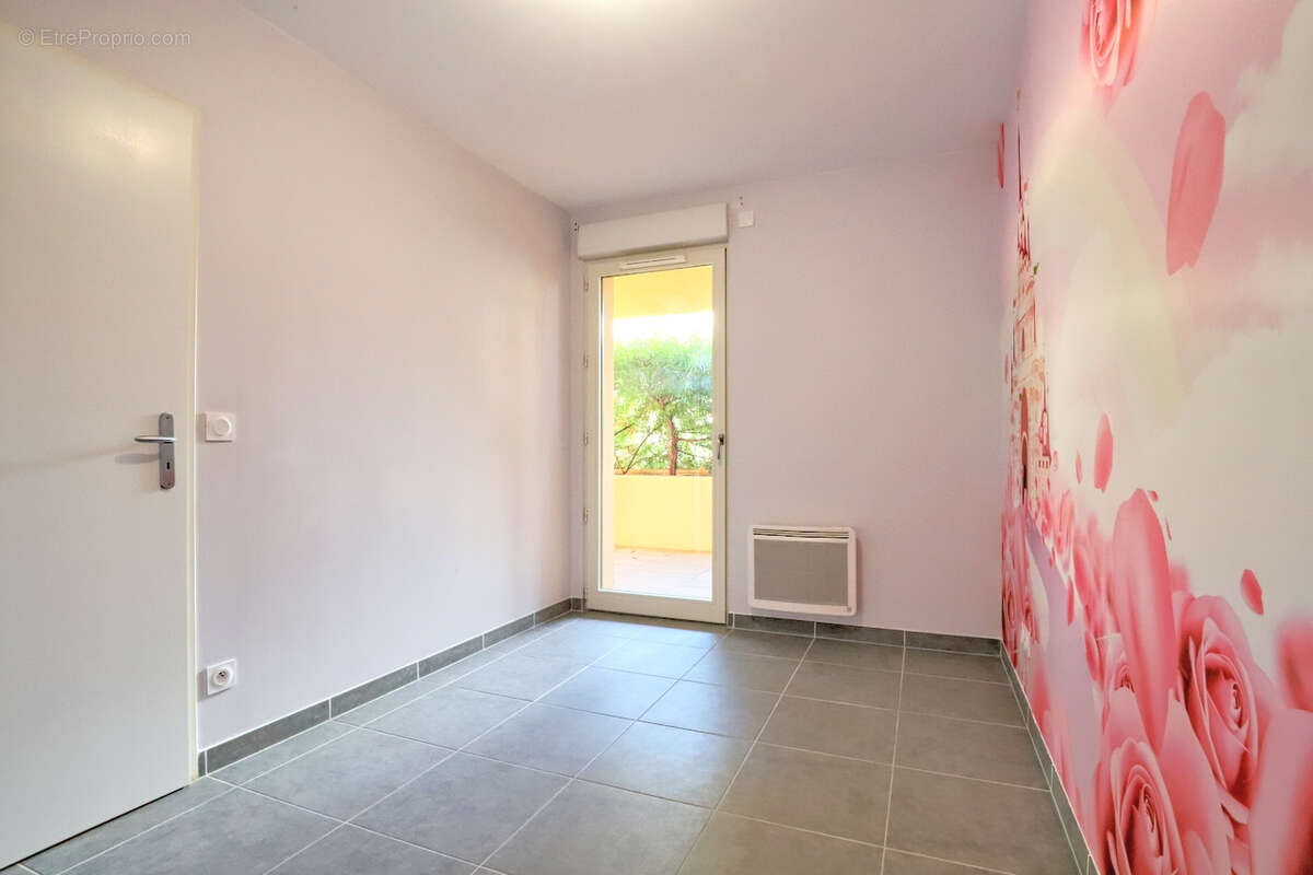 Appartement à SOLLIES-PONT