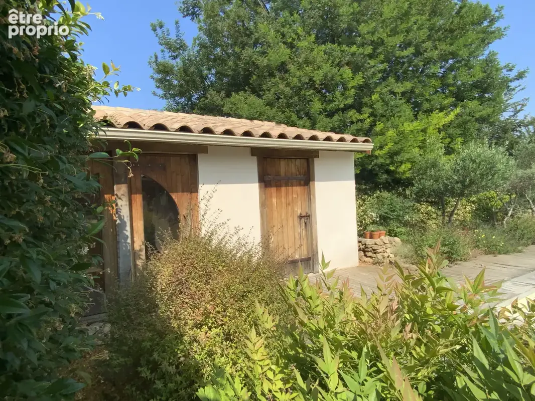 Maison de plain pied de 148 m2 avec piscine et T2 indépendant sur terrain de 1000 m2. - photo 12