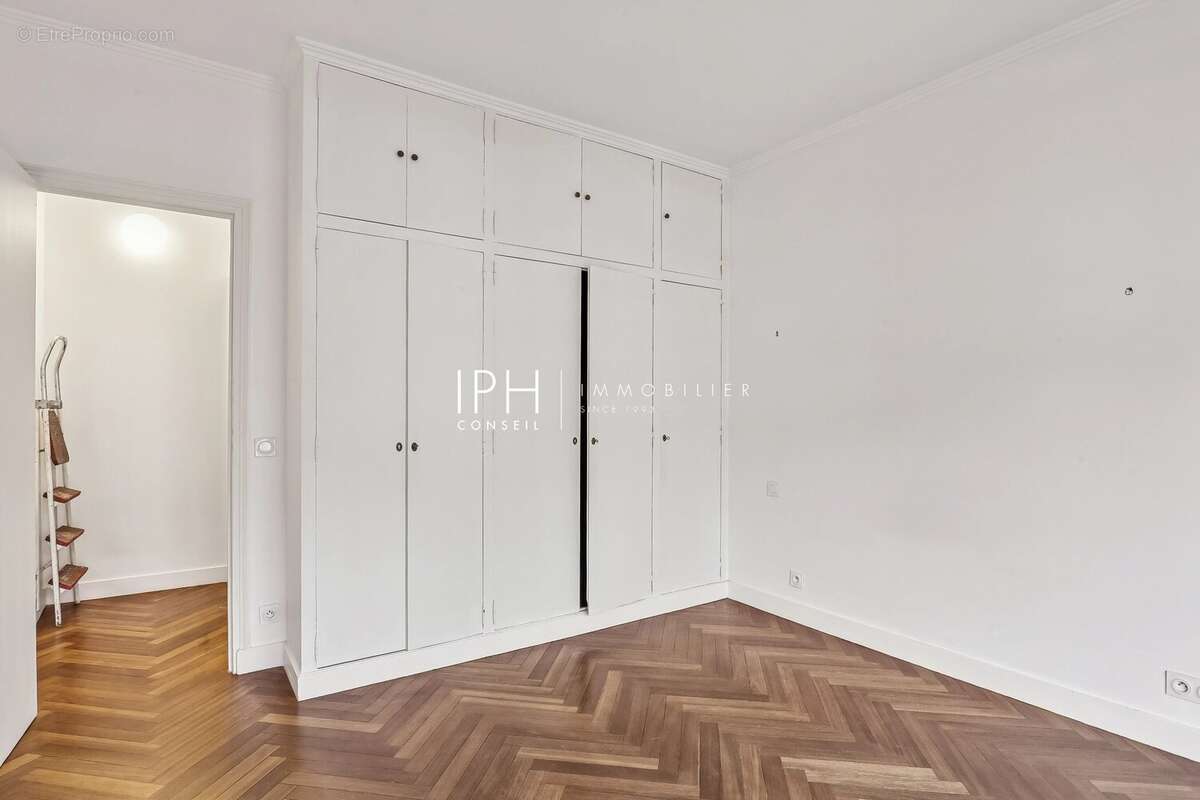Appartement à NEUILLY-SUR-SEINE