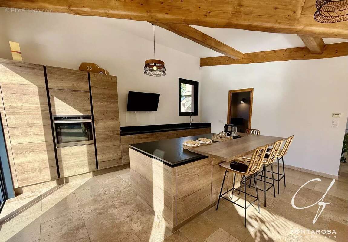 Maison à BAGNOLS-EN-FORET