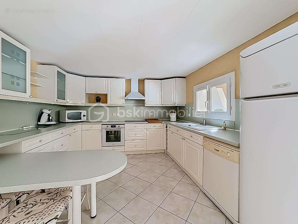 *** magnifique villa t7 de 222 m² avec piscine - castries *** - photo 10