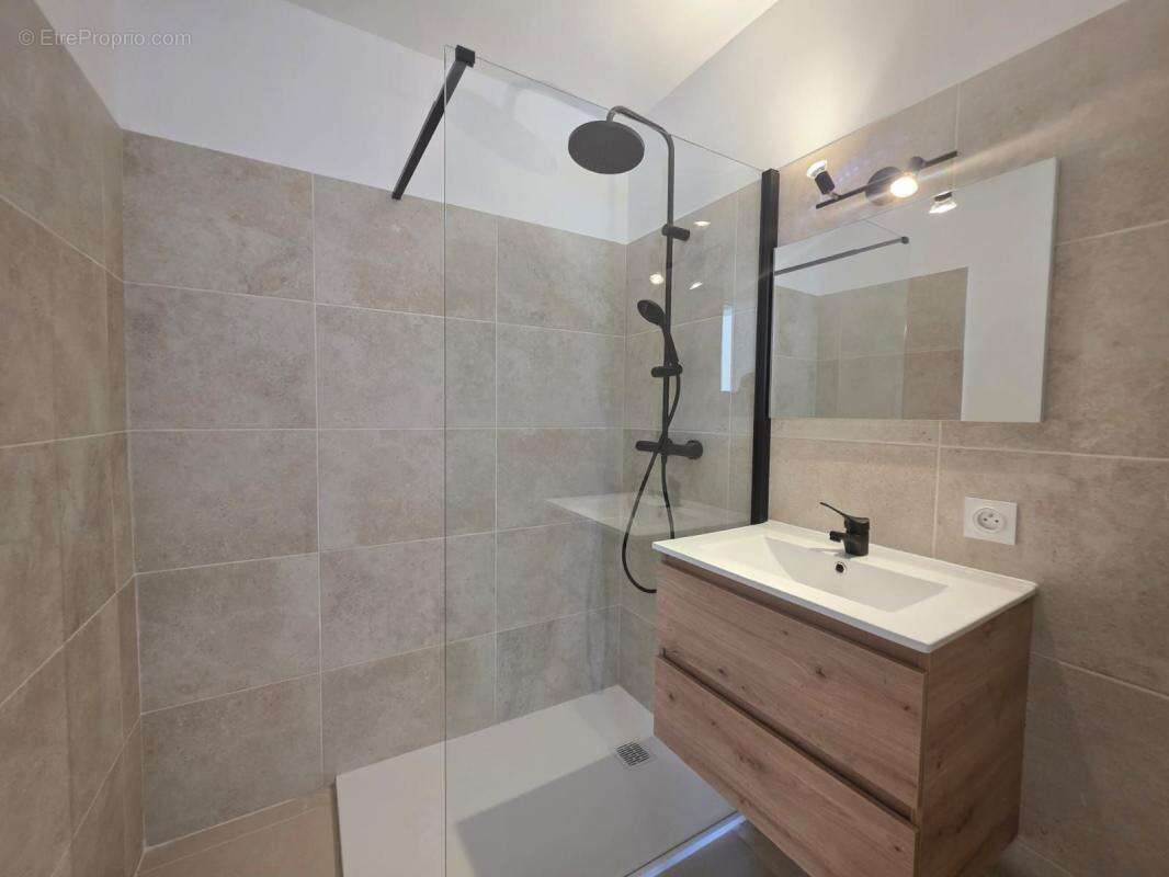 Appartement à VINON-SUR-VERDON