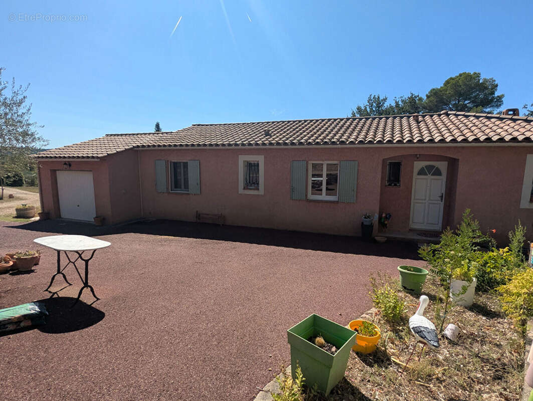 Maison à VILLECROZE