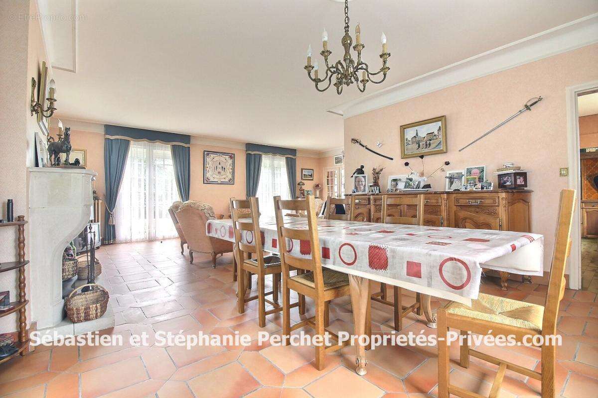 Maison à SAINT-PERAVY-LA-COLOMBE