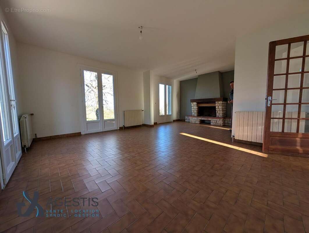   - Maison à LABRUGUIERE