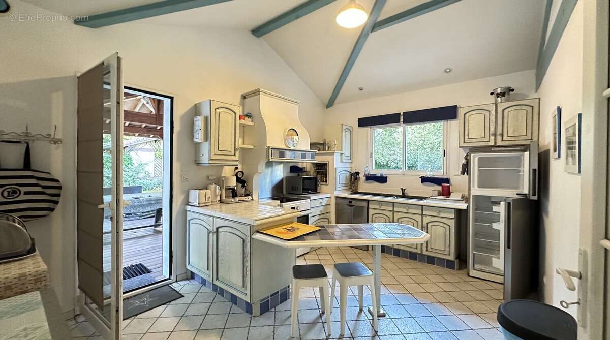 Entre Forêt Landaise et Art de Vivre  Ensemble de deux maisons sur 1638 m² de terrain boisé. - photo 7