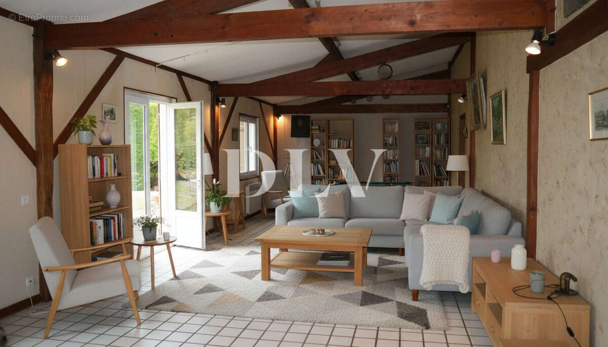 Maison à VERNOU-LA-CELLE-SUR-SEINE