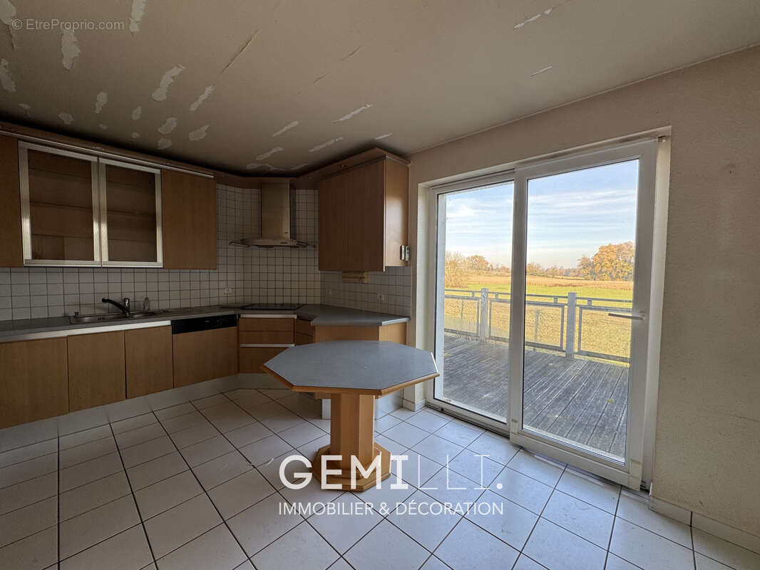 Maison à STEINBRUNN-LE-BAS