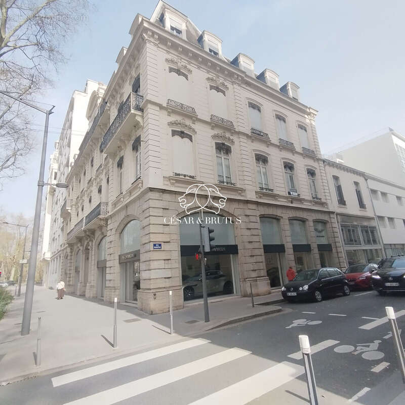 Appartement 58 m² à Lyon-6e  - photo 2