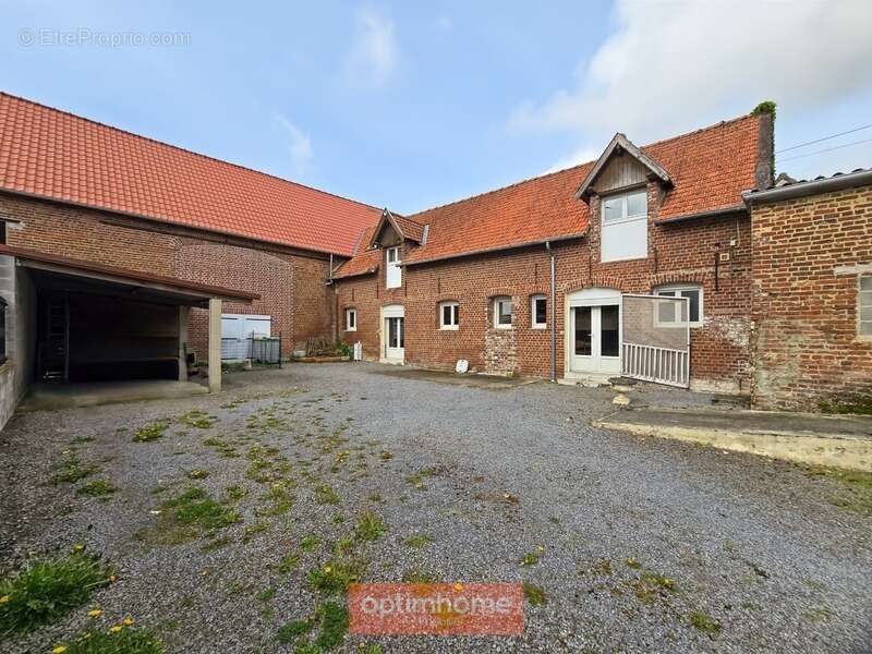 Maison à CROISILLES