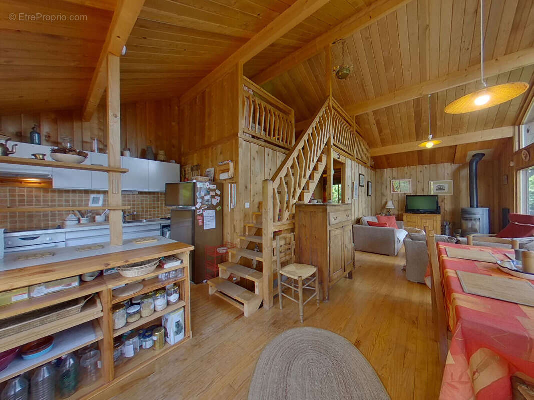 Maison à ENCHASTRAYES