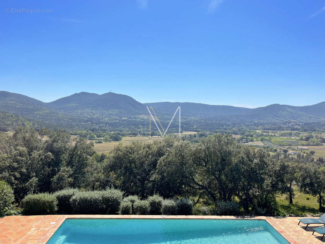 Villa provençale, vue exceptionnelle , piscine et dépendance - photo 4