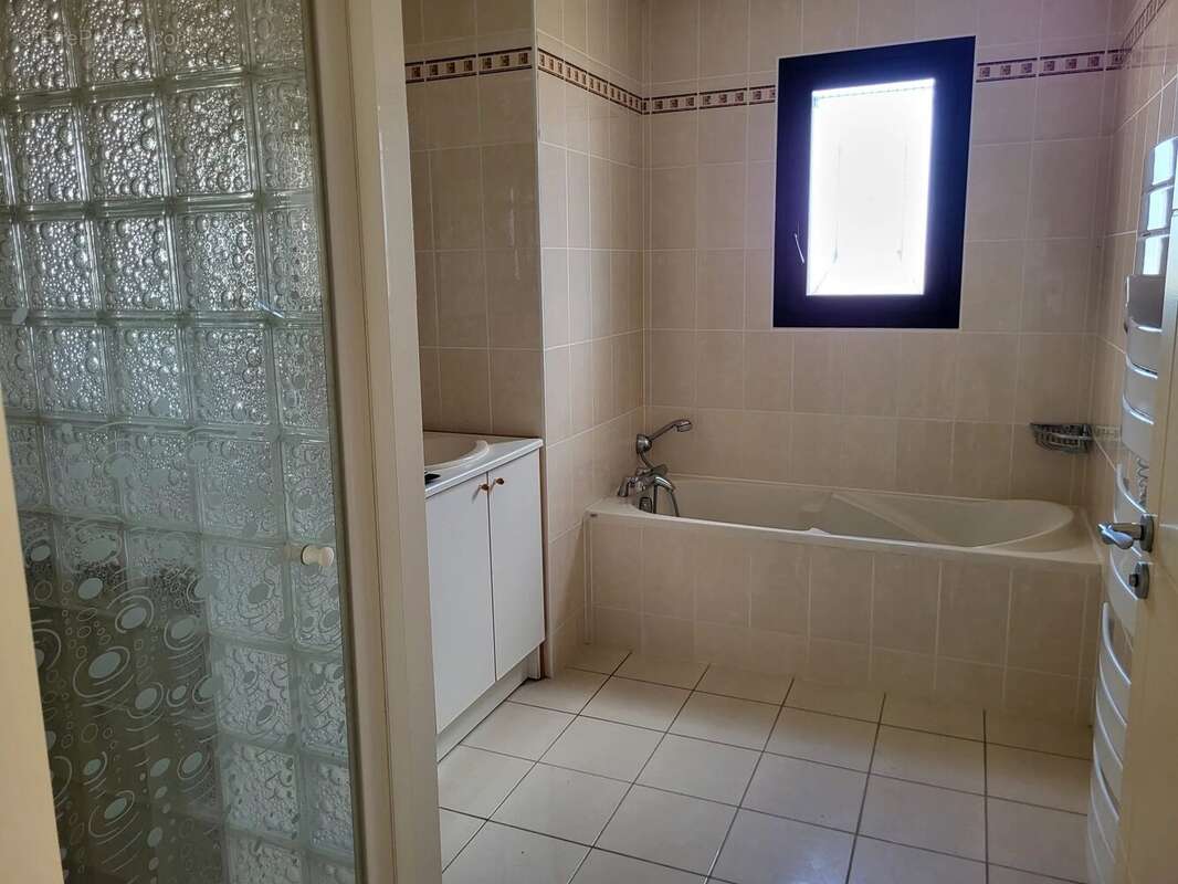 Maison impeccable de cinq chambres  et économe en énergie - photo 17