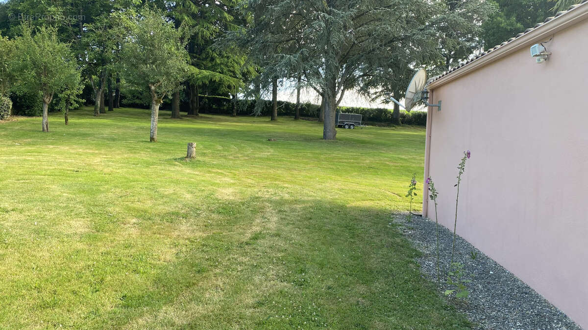 Maison à LES HERBIERS