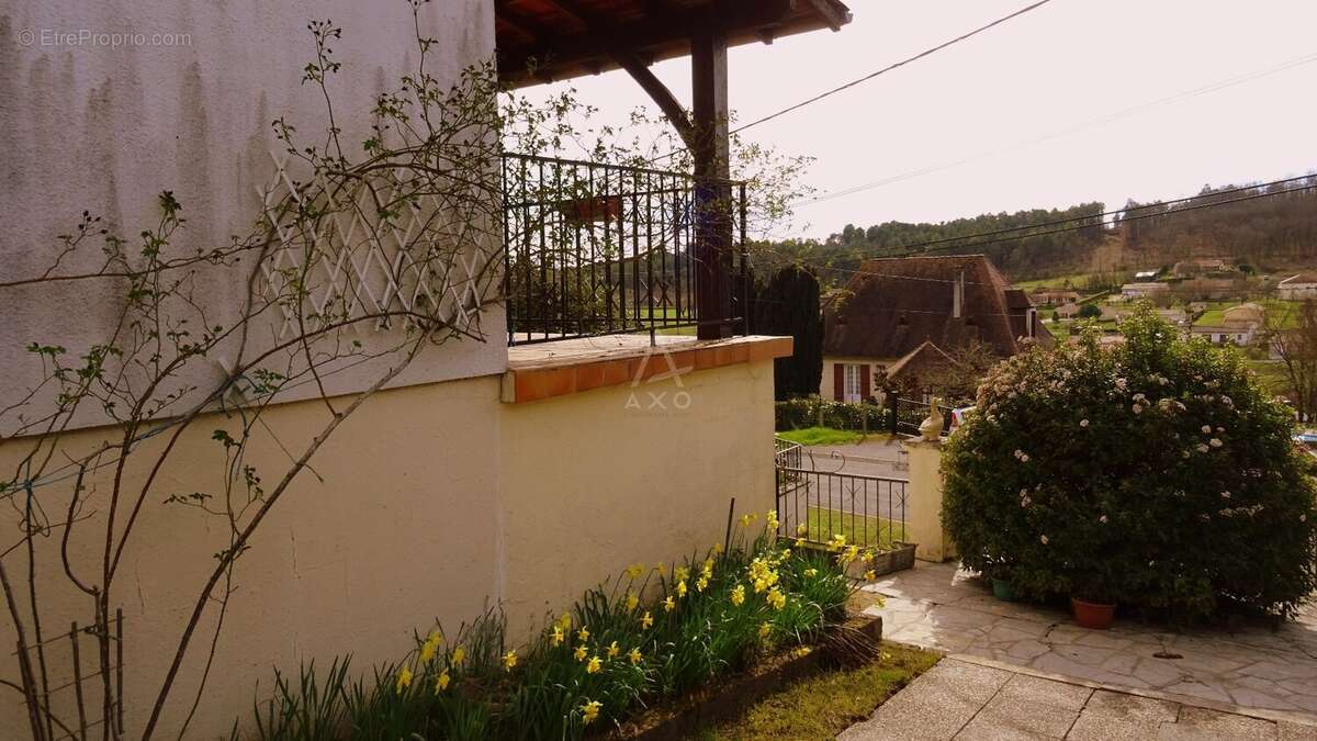 Maison à LEGUILLAC-DE-L'AUCHE