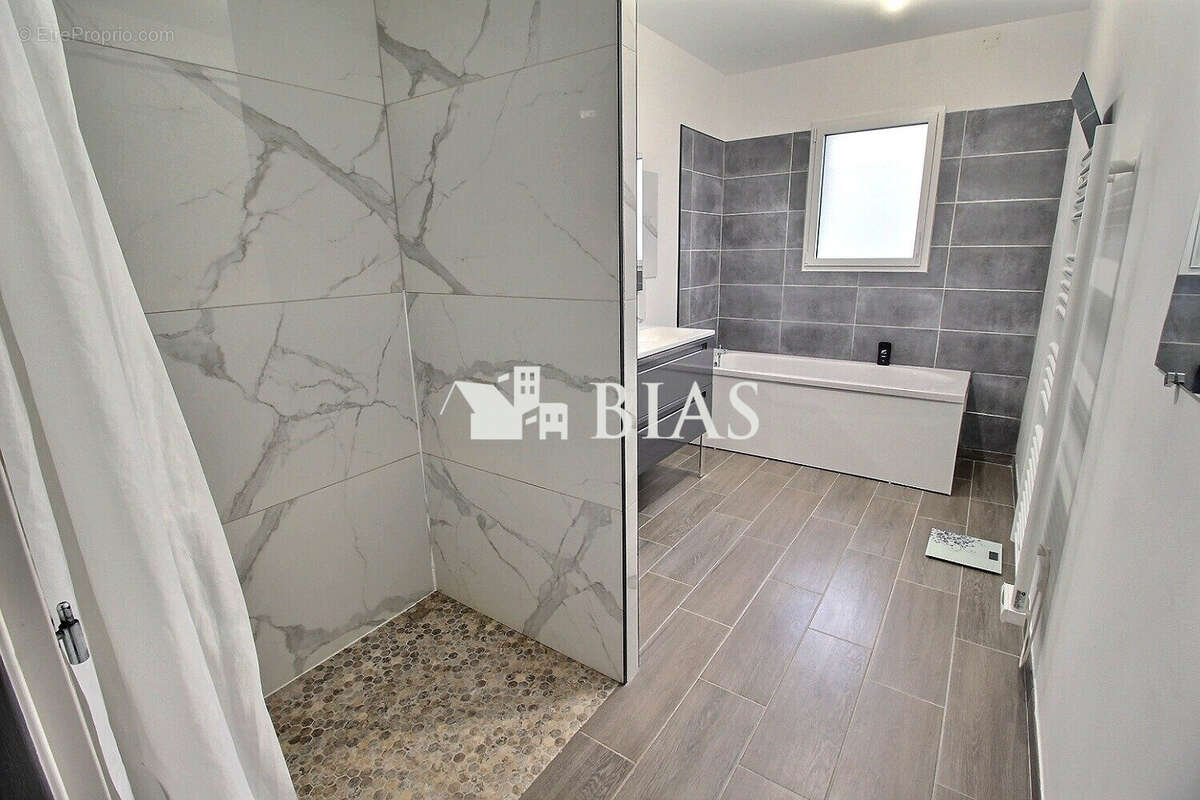 Maison à VIEUX-MANOIR