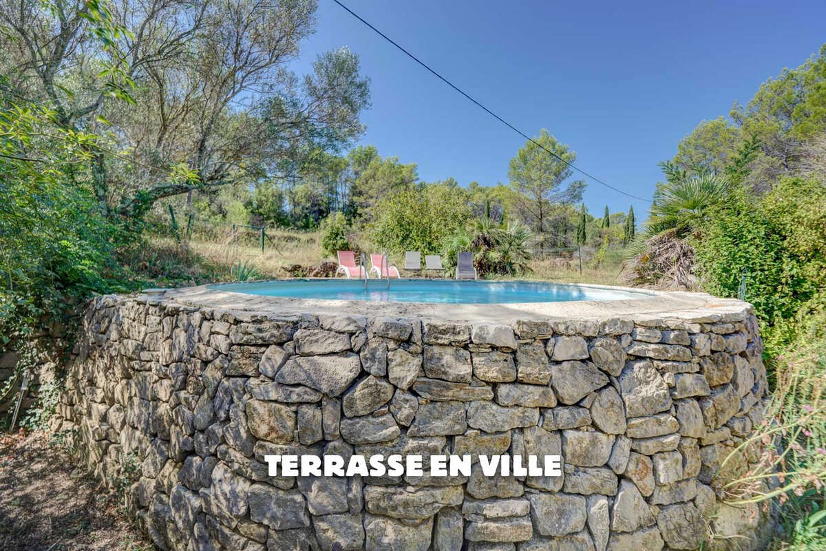 Maison à ENTRECASTEAUX