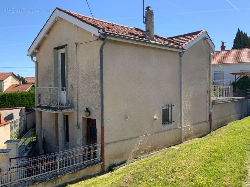 Maison à SAINT-ROMAIN-LE-PUY