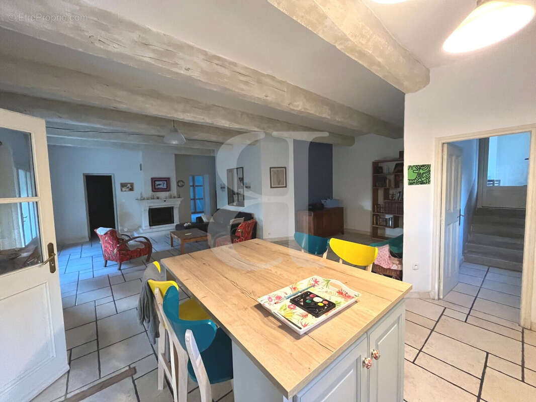 Maison à L'ISLE-SUR-LA-SORGUE