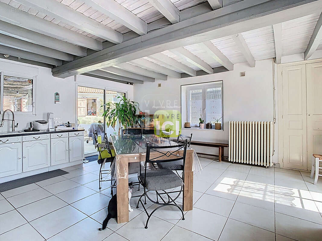 Maison à SAINT-AMAND-SUR-SEVRE