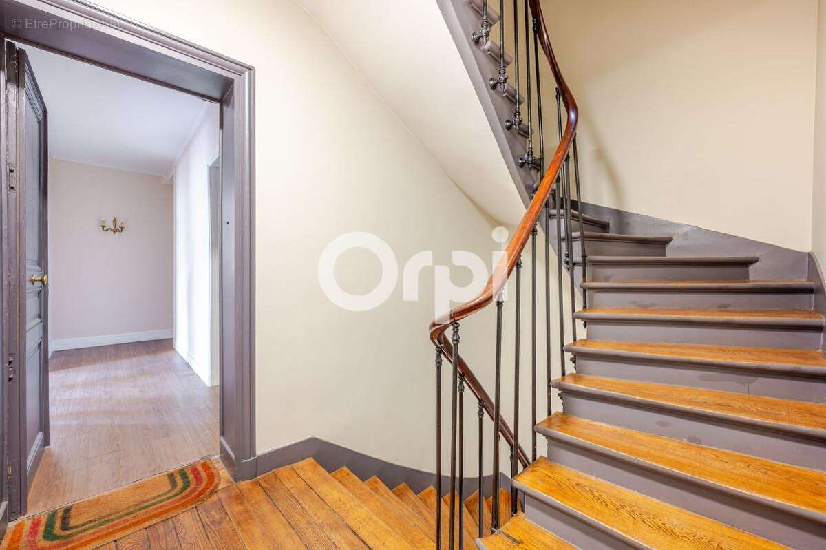 Appartement à CHARENTON-LE-PONT