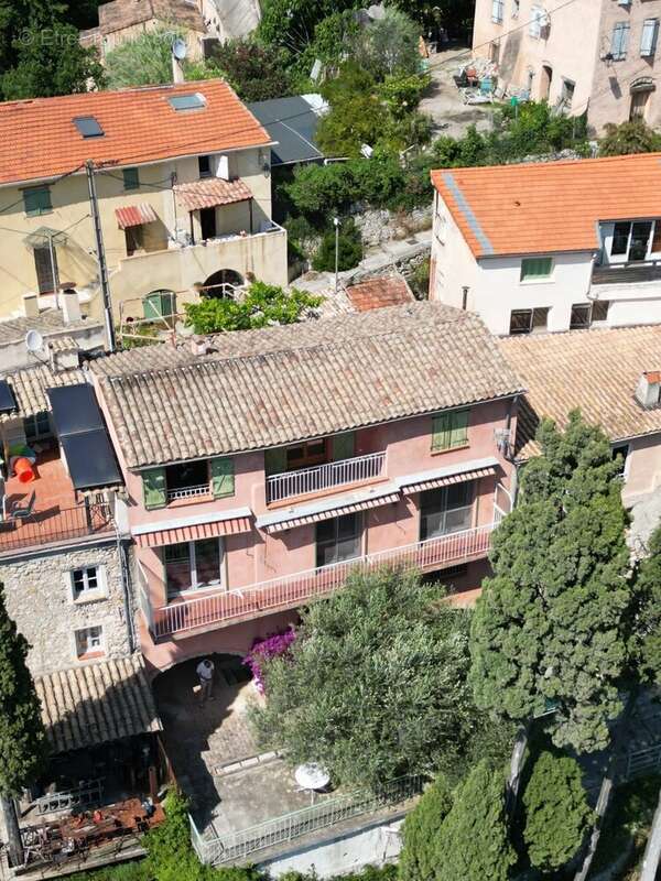 Maison à CASTAGNIERS
