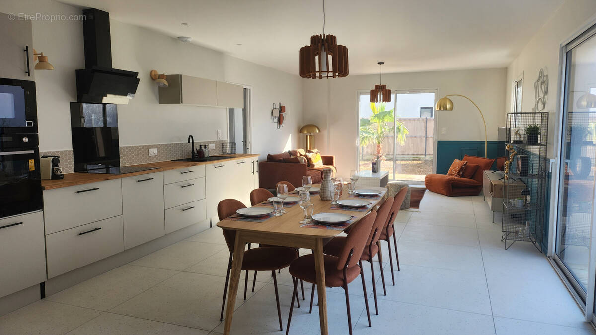 Maison à VAUX-SUR-MER