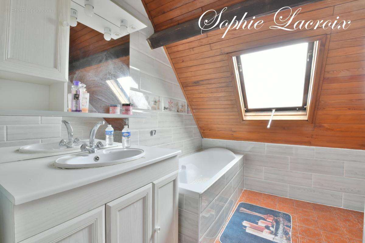 Maison à SALAISE-SUR-SANNE