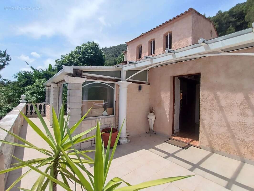 Maison à LA GAUDE