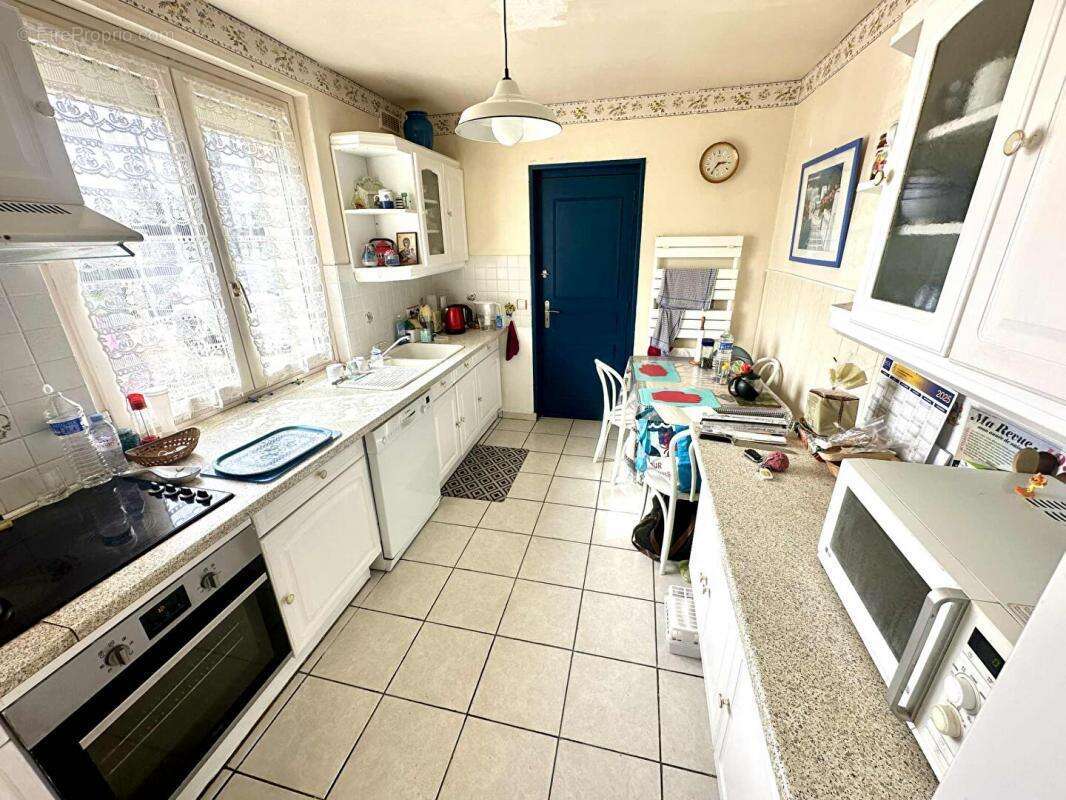 Maison à MONTREUIL-LE-HENRI